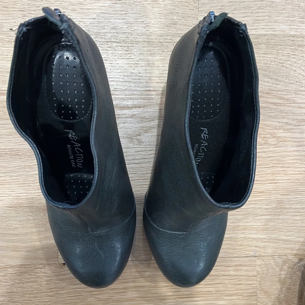 Kenneth Cole REACTION black booties - Picture 2 of 5